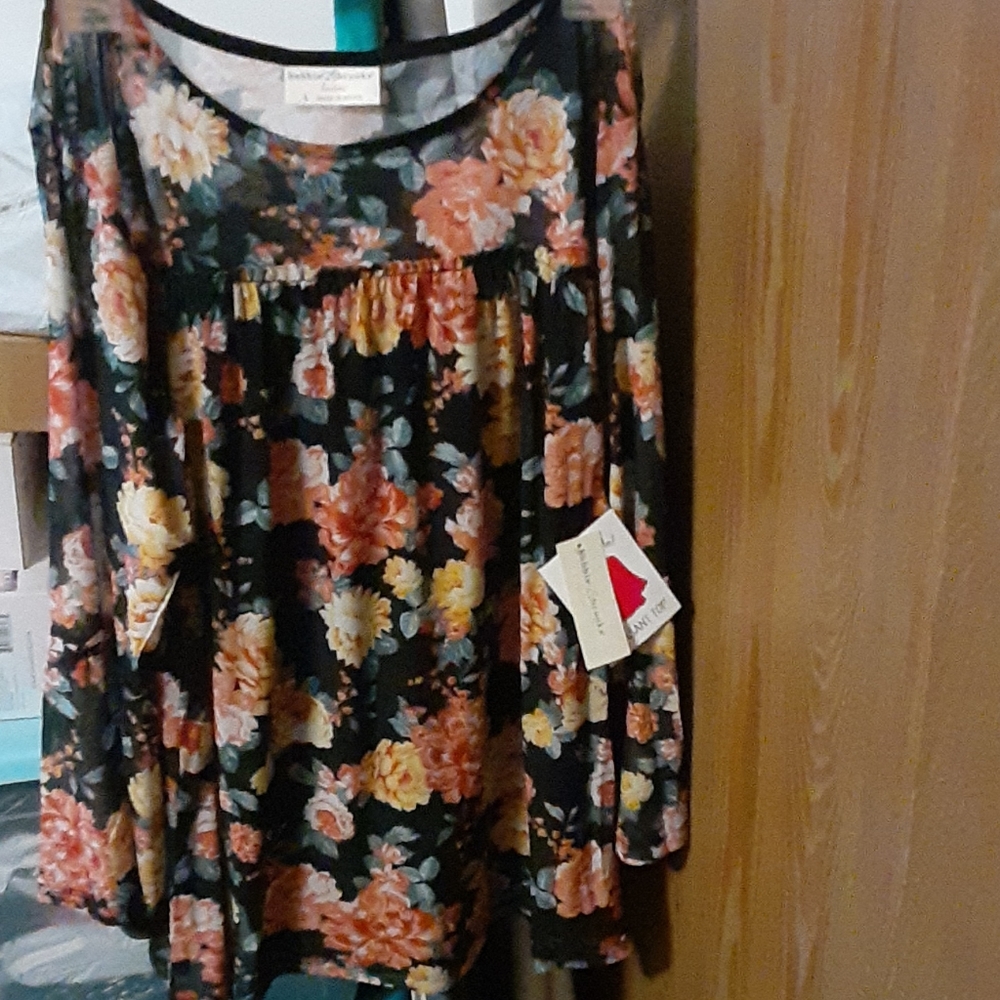 Women's large flower shirt black and multicolored